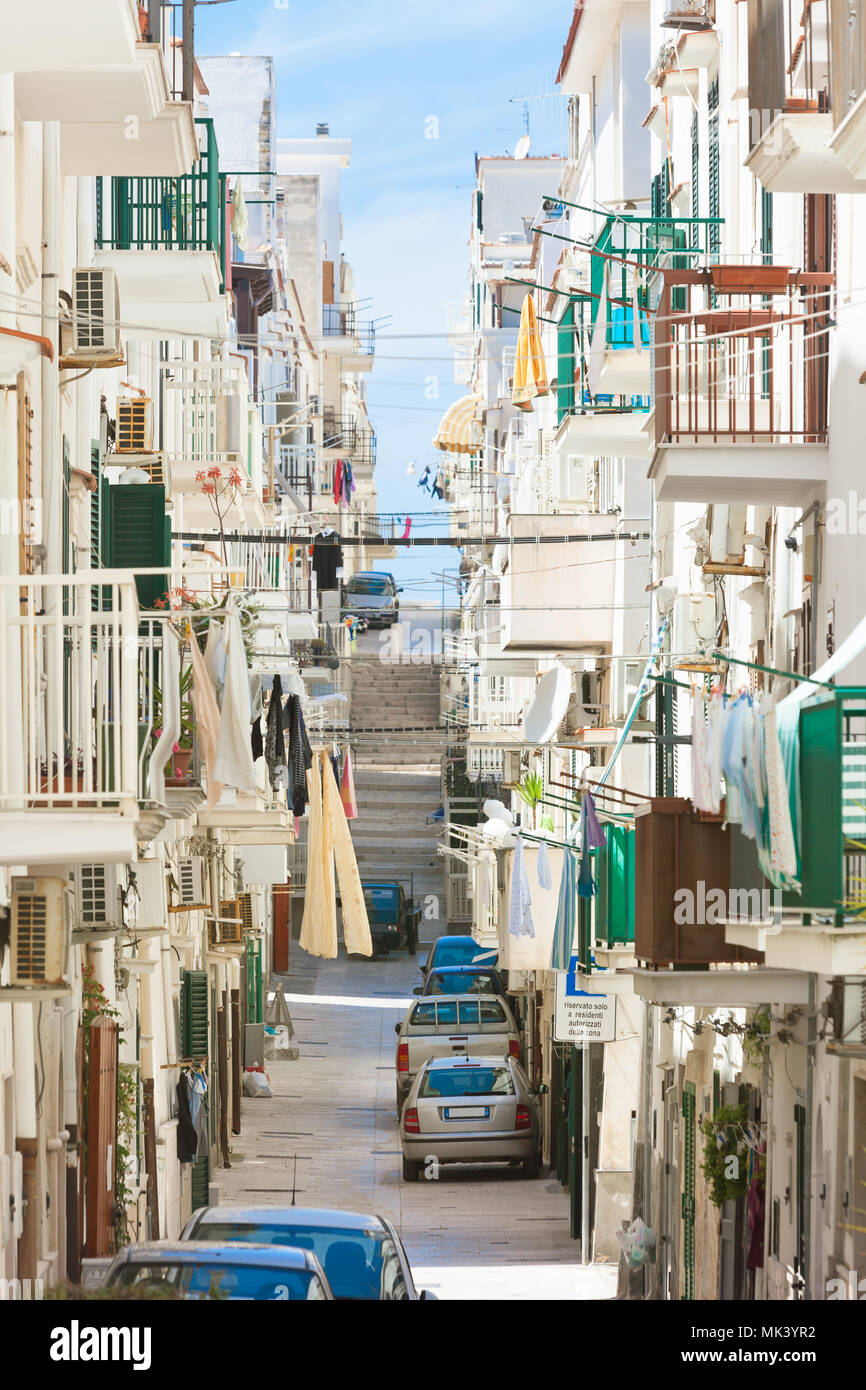 Vieste puglia, Italia - nelle strade del centro storico della città Foto Stock