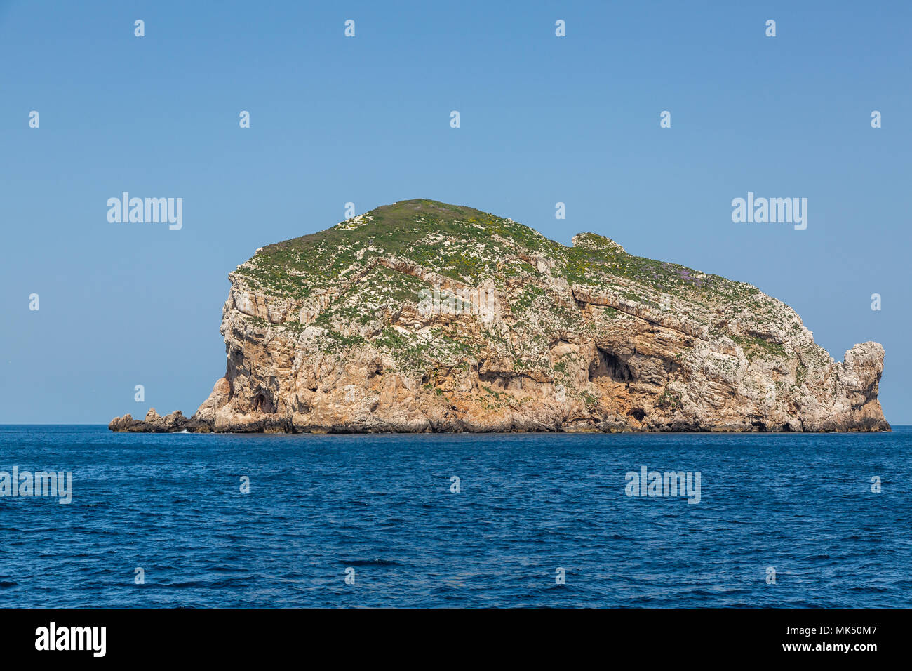 Isola Foradada a 'Capo Caccia' vicino alla città di Alghero sull isola di Sardegna Foto Stock