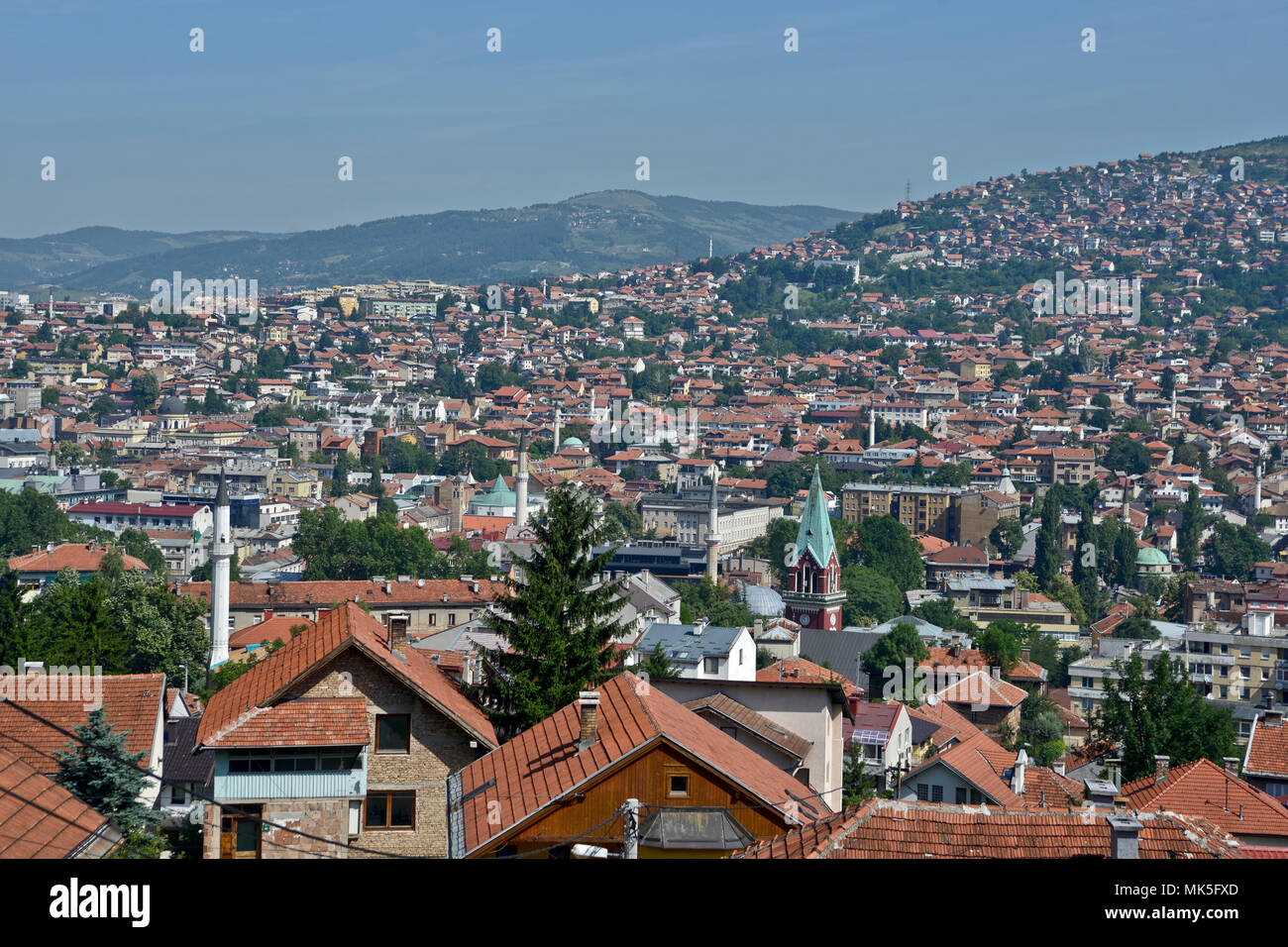 Vista panoramica di Sarajevo dalle colline Foto Stock