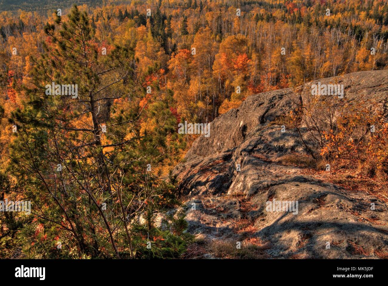 Autunno a Carlton picco delle montagne a dente di sega nel nord del Minnesota sulla sponda nord del Lago Superior Foto Stock