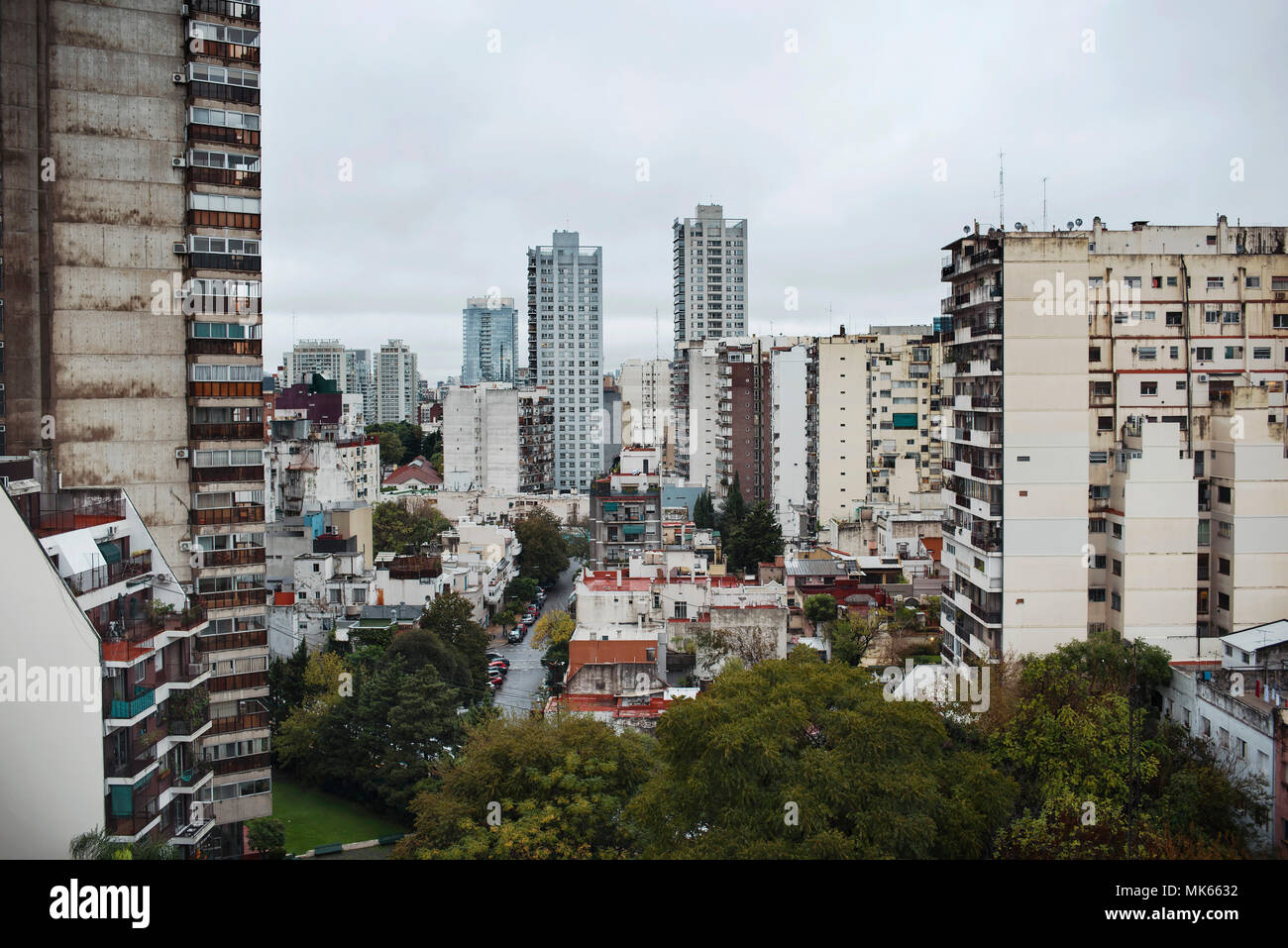 Vista panoramica della capitale dall'ottavo piano di un edificio residenziale vicino al quartiere di Palermo su Ancon Street, Buenos Aires, Argentina. Maggio 2018 Foto Stock