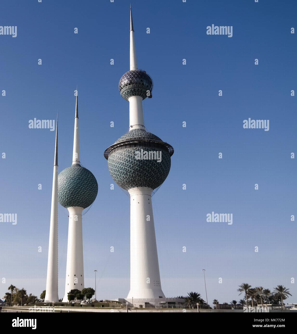 Vista esterna di acqua fresca serbatoio aka Kuwait Towers in Kuwait Foto Stock