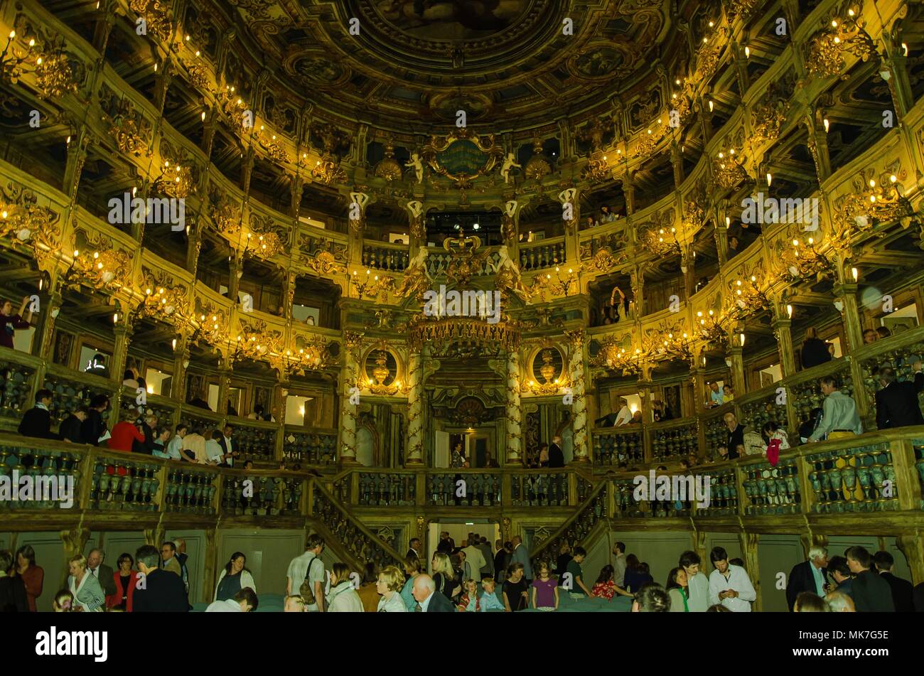 Un capolavoro del teatro barocco architettura, costruito tra il 1745 e il  1750, l'Opera House è il solo interamente conservato esempio del suo tipo  Foto stock - Alamy