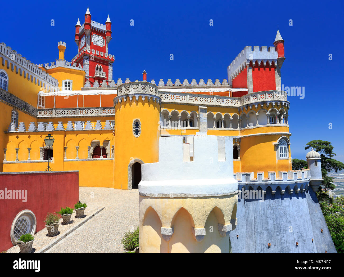 La pena Palace è un castello Romanticist nel comune di Sintra, Portogallo. Foto Stock