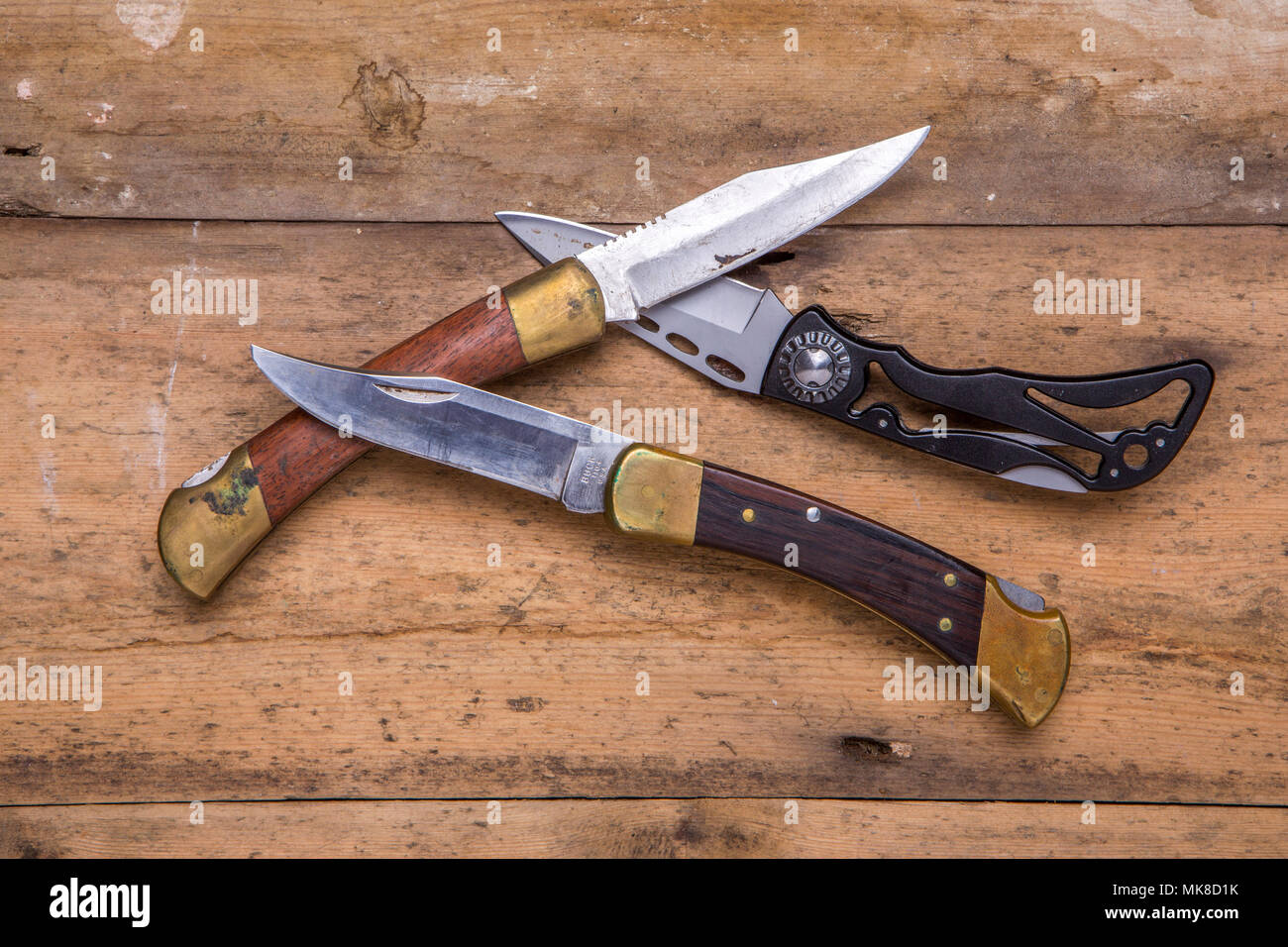 Una collezione di coltelli da tasca Foto stock - Alamy