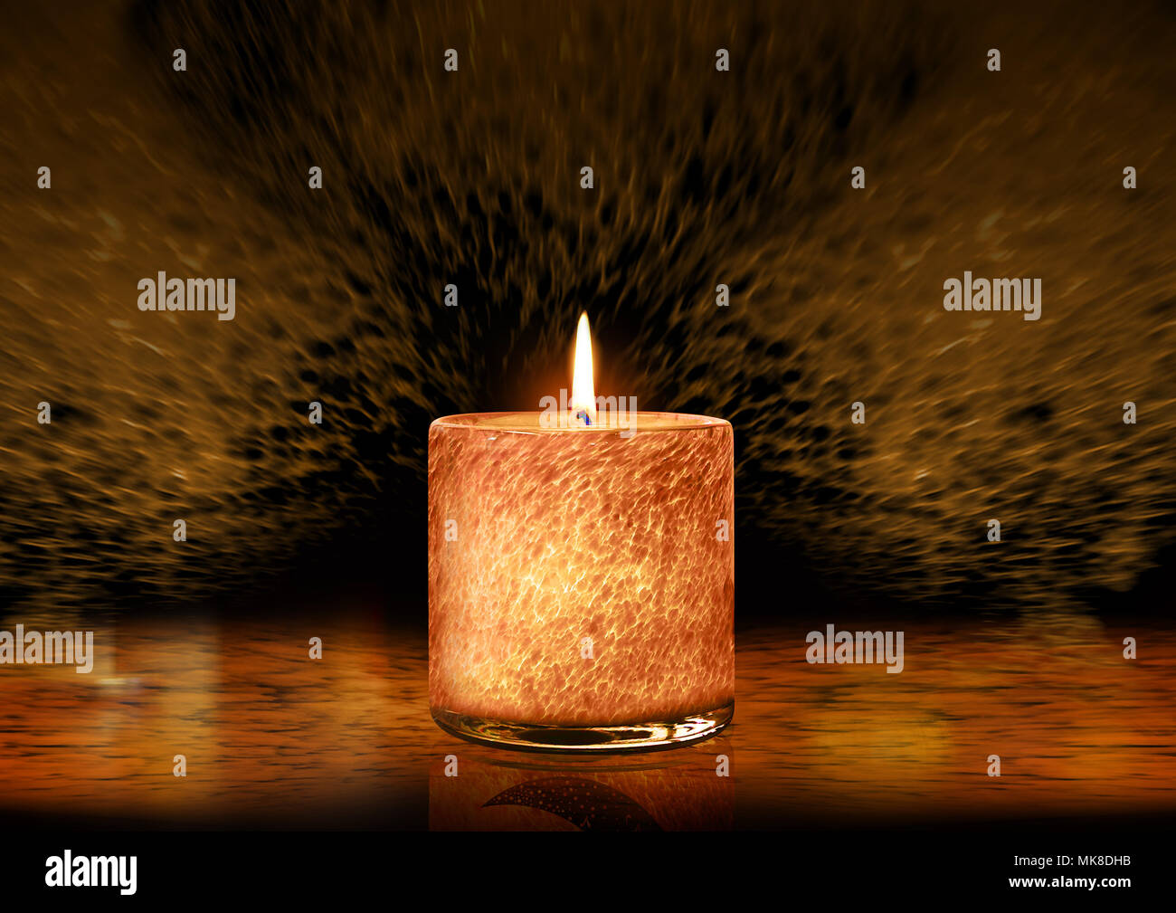 Candela incandescente per celebrare occasioni Foto Stock