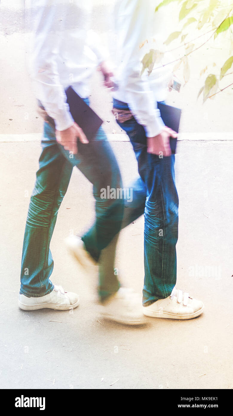 Imprenditore; sfocata panning Foto Stock