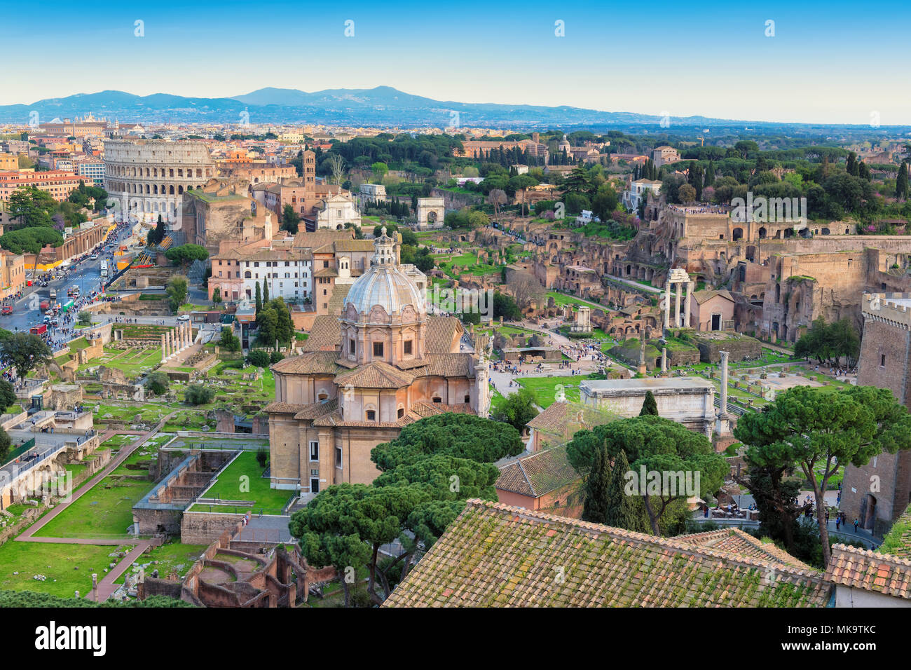 Vista aerea del Foro Romano e il Colosseo a Roma, Italia. Foto Stock