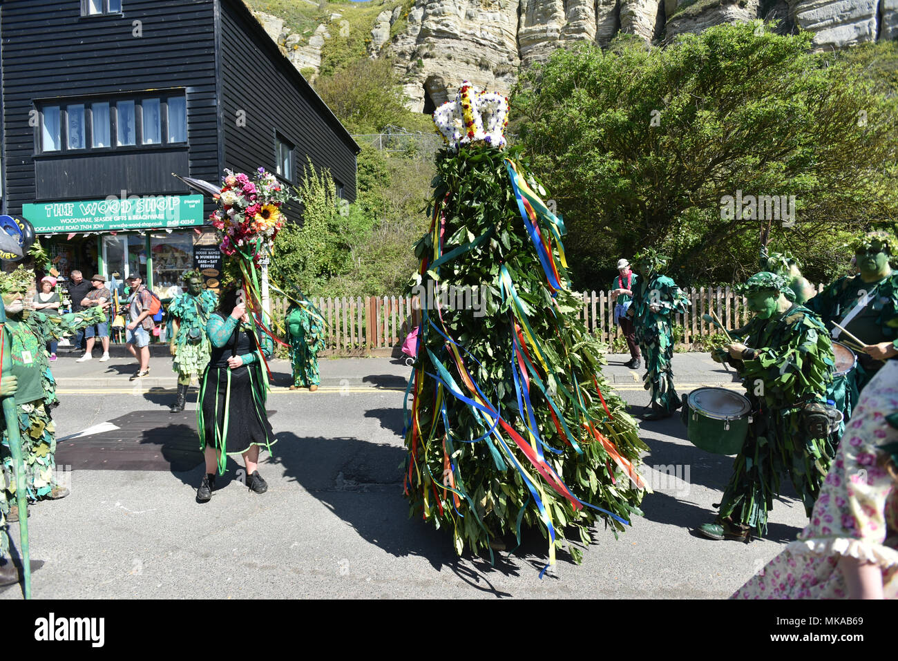 Hastings, Regno Unito. Il 7 maggio 2018. Hastings festeggia il Jack tradizionale nel verde che celebra l'estate con una processione con Morris Dancing. Credito: Matteo Chattle/Alamy Live News Foto Stock