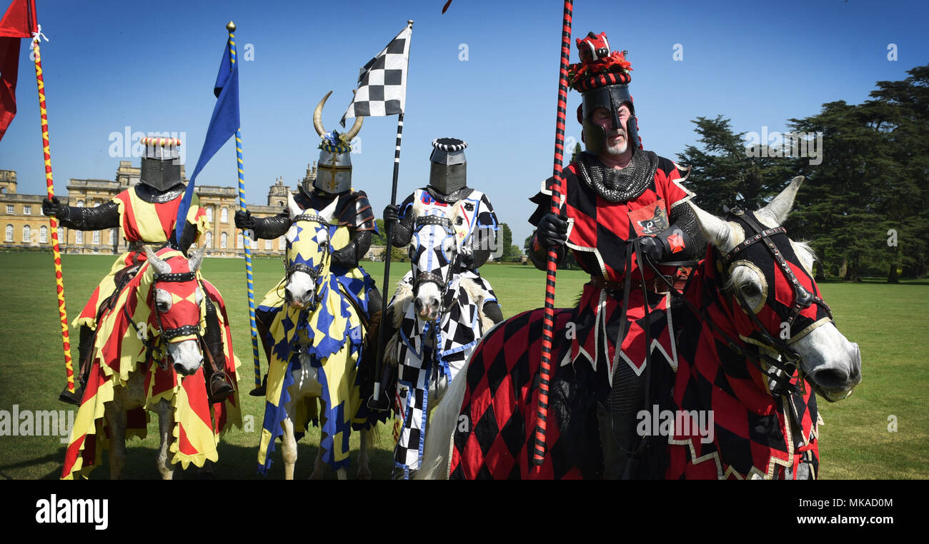 Oxford Regno Unito il 7 maggio 2018. Giostra del torneo al Palazzo di Blenheim. Cavalieri in combattimento nei terreni del palazzo. Richard Cave/Alamy Live News Foto Stock