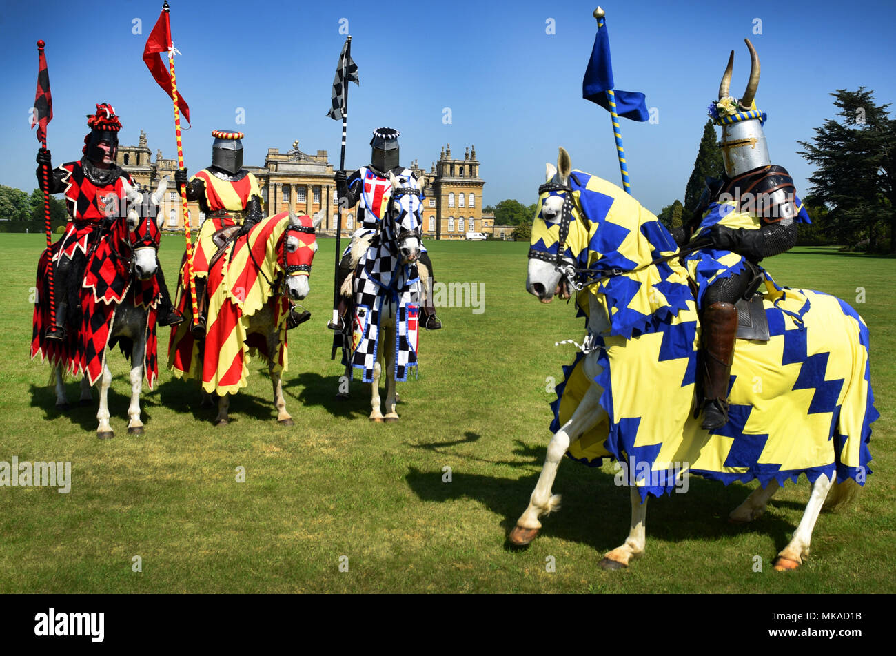 Oxford Regno Unito il 7 maggio 2018. Giostra del torneo al Palazzo di Blenheim. Cavalieri in combattimento nei terreni del palazzo. Richard Cave/Alamy Live News Foto Stock