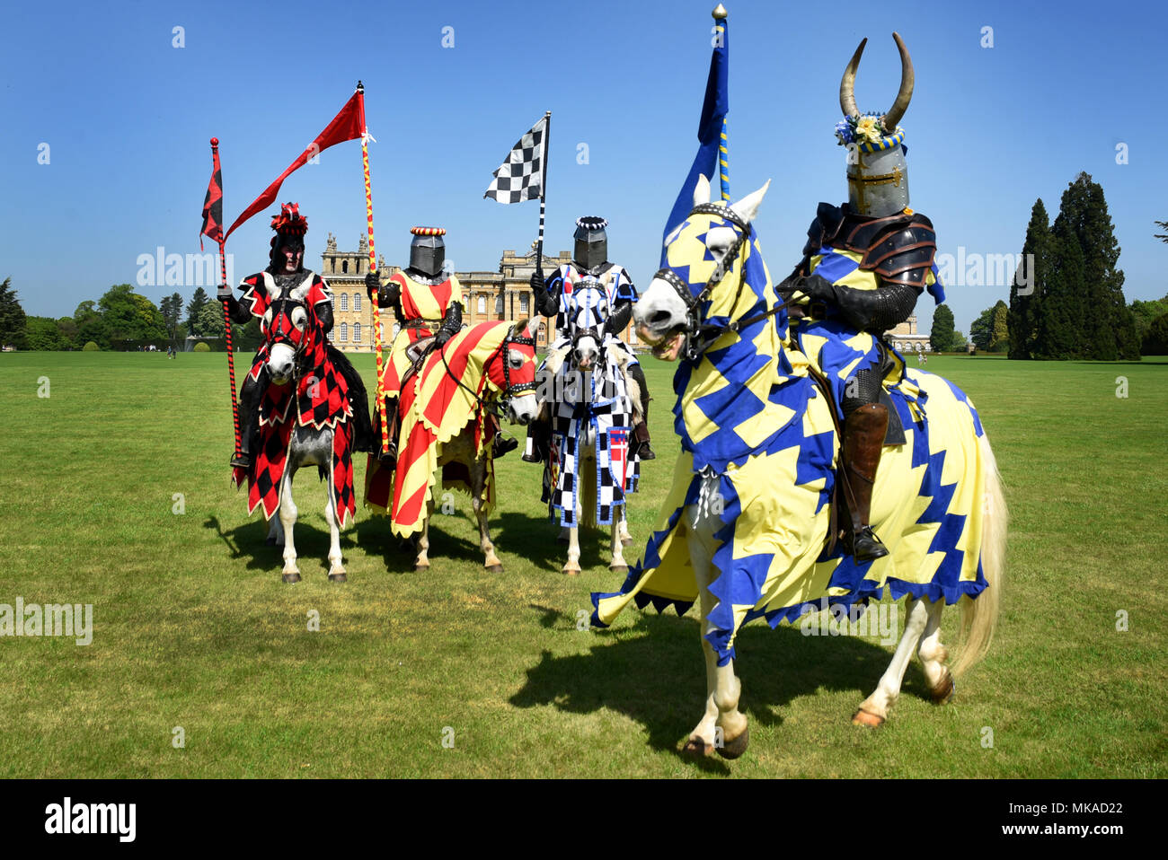 Oxford Regno Unito il 7 maggio 2018. Giostra del torneo al Palazzo di Blenheim. Cavalieri in combattimento nei terreni del palazzo. Richard Cave/Alamy Live News Foto Stock