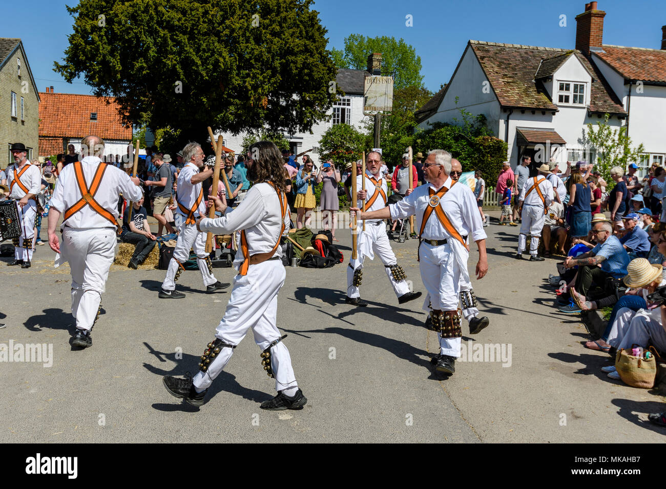 Raggiungere, Cambridgeshire, Regno Unito. Il 7 maggio, 2018. Devils Dyke Morris uomini dancing at annuale di raggiungere la fiera. Il 7 maggio 2018. Credito: Mark Bullimore/Alamy Live News Foto Stock