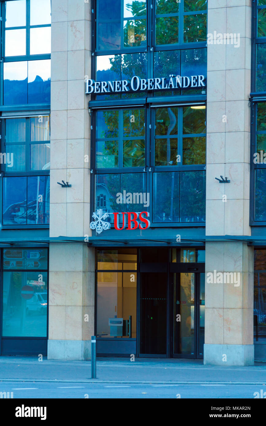Interlaken, Svizzera - 17 Ottobre 2017: Ramo di una delle più grandi banche svizzere UBS in Berner Oberland Foto Stock