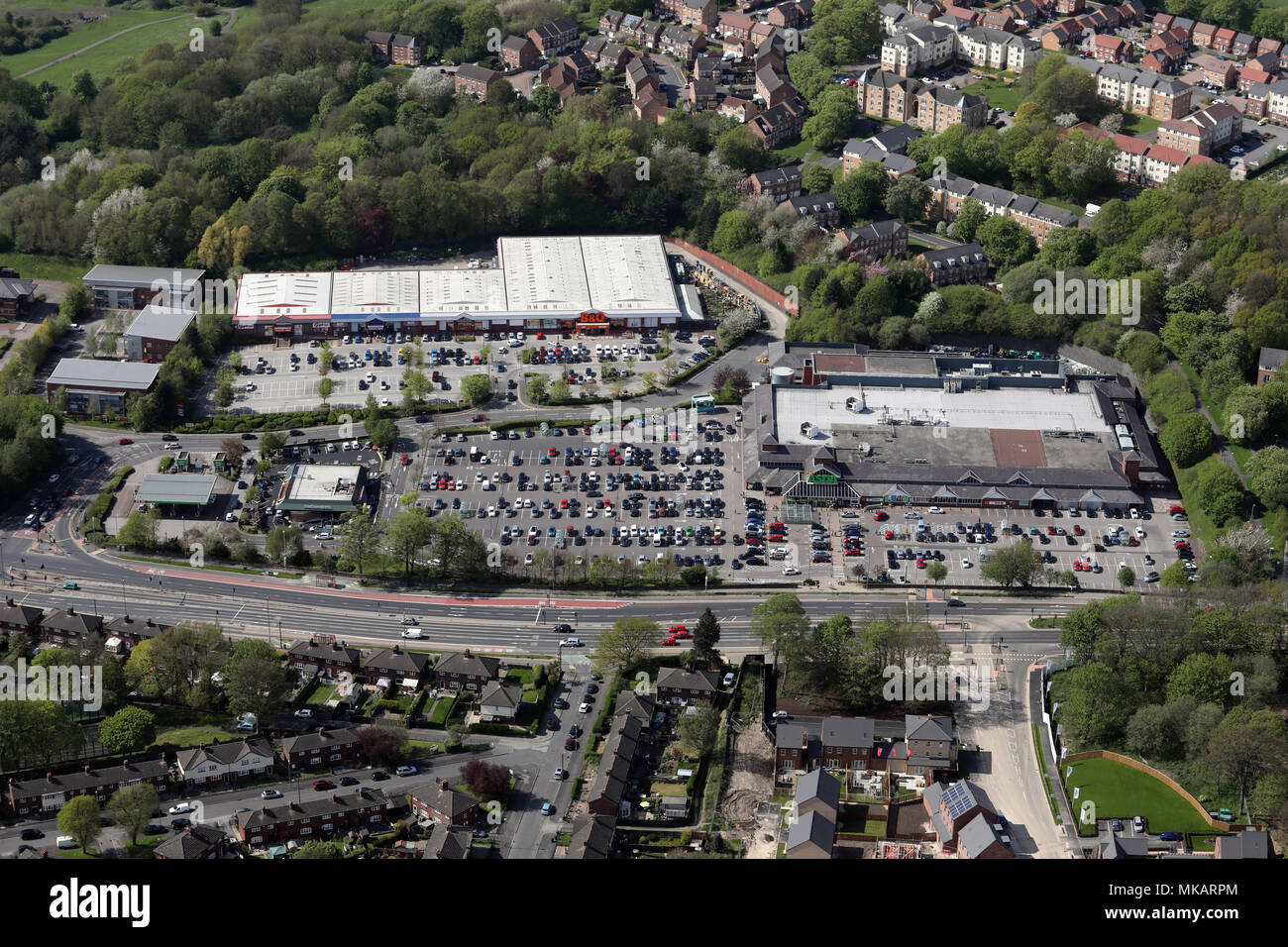 Vista aerea di Asda Killingbeck & Retail Park, Leeds, Regno Unito Foto Stock Vista aerea di Asda Killingbeck & Retail Park, Leeds, Regno Unito Foto Stock