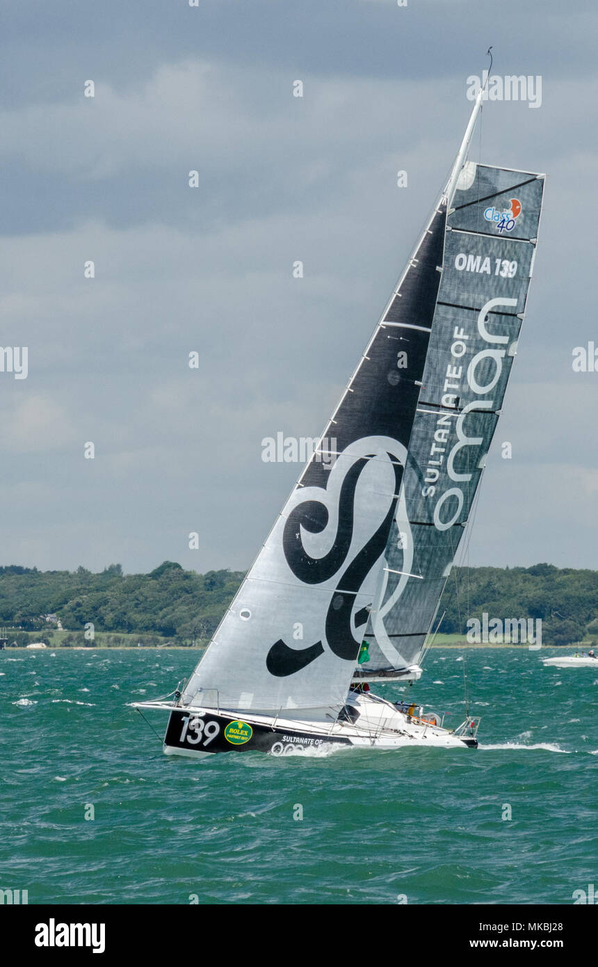 Fastnet Yacht Race 2017 passando Yarmouth Pier sull'Isola di Wight con l'Oman Sail Classe 40 team Foto Stock