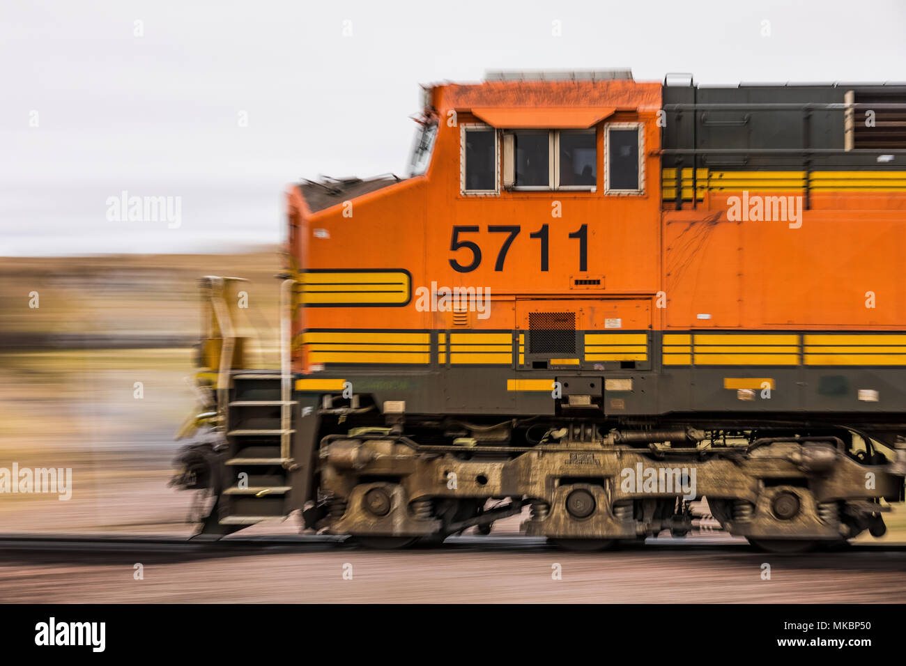 BNSF unità treni di carbone andare avanti e indietro tra le miniere di carbone nel bacino del fiume Power del Wyoming e Montana e i programmi di utilità che utilizzano carbone midw Foto Stock