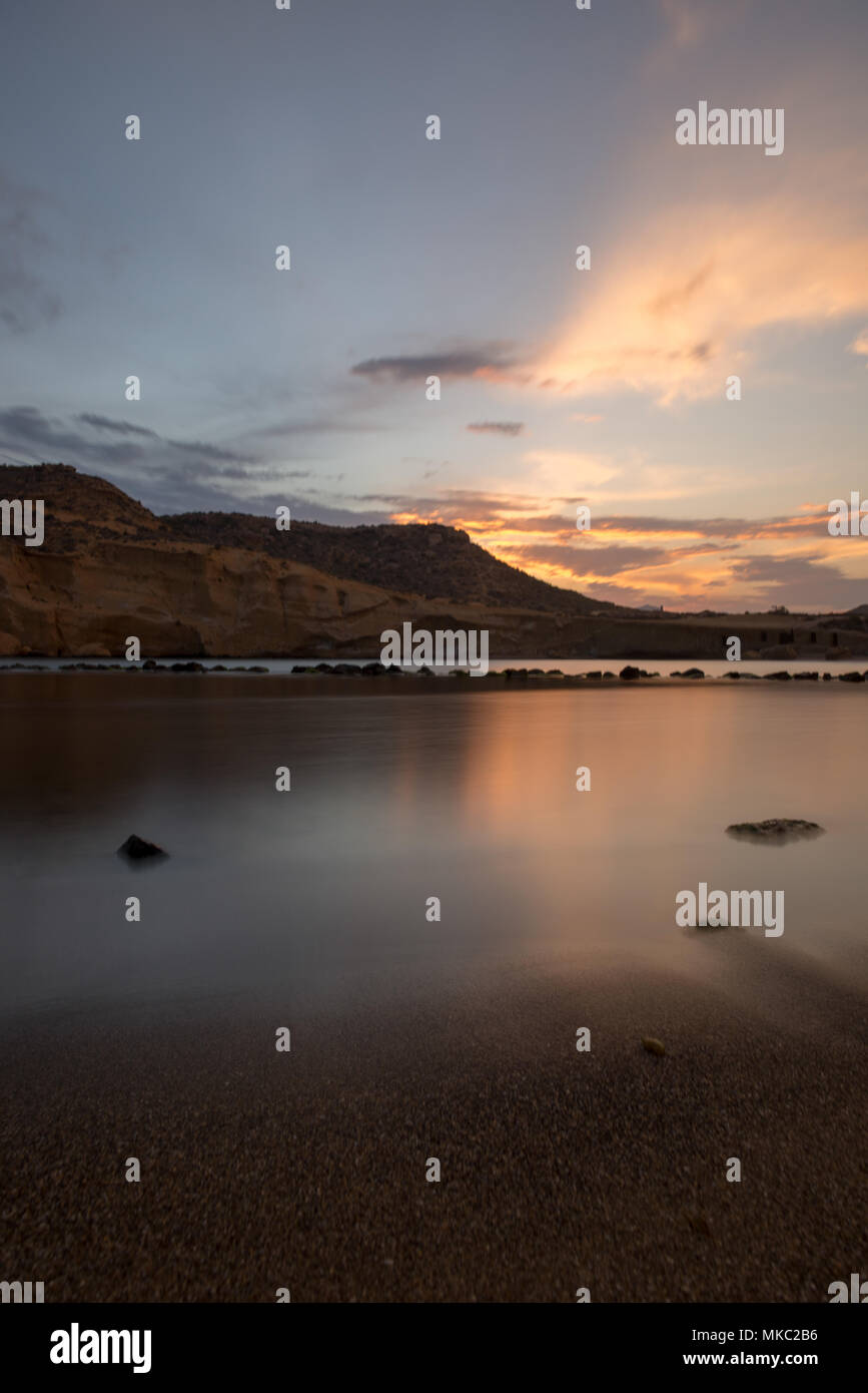 Il cove chiusa in Aguilas al tramonto, Murcia, Spagna Foto Stock