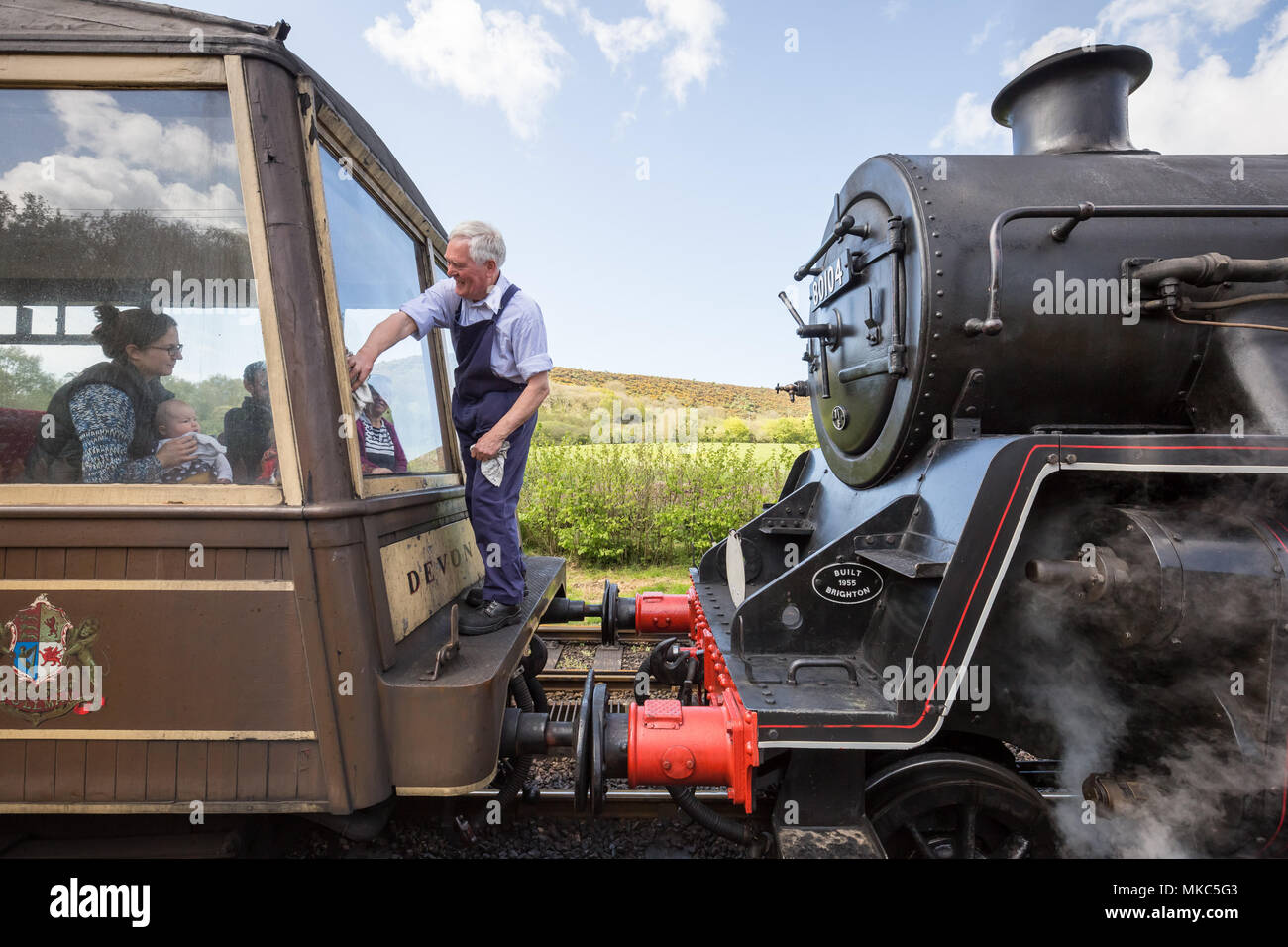 BR Standard Classe 4 80104 locomotiva a vapore parte della ferrovia a Swanage nel Dorset. Foto Stock