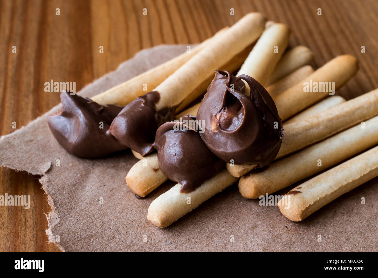 Grissini, immersione bastoni) sono generalmente matita-dimensionato bastoni di croccante, pane secco originari di Torino e la zona circostante in Italia Foto Stock