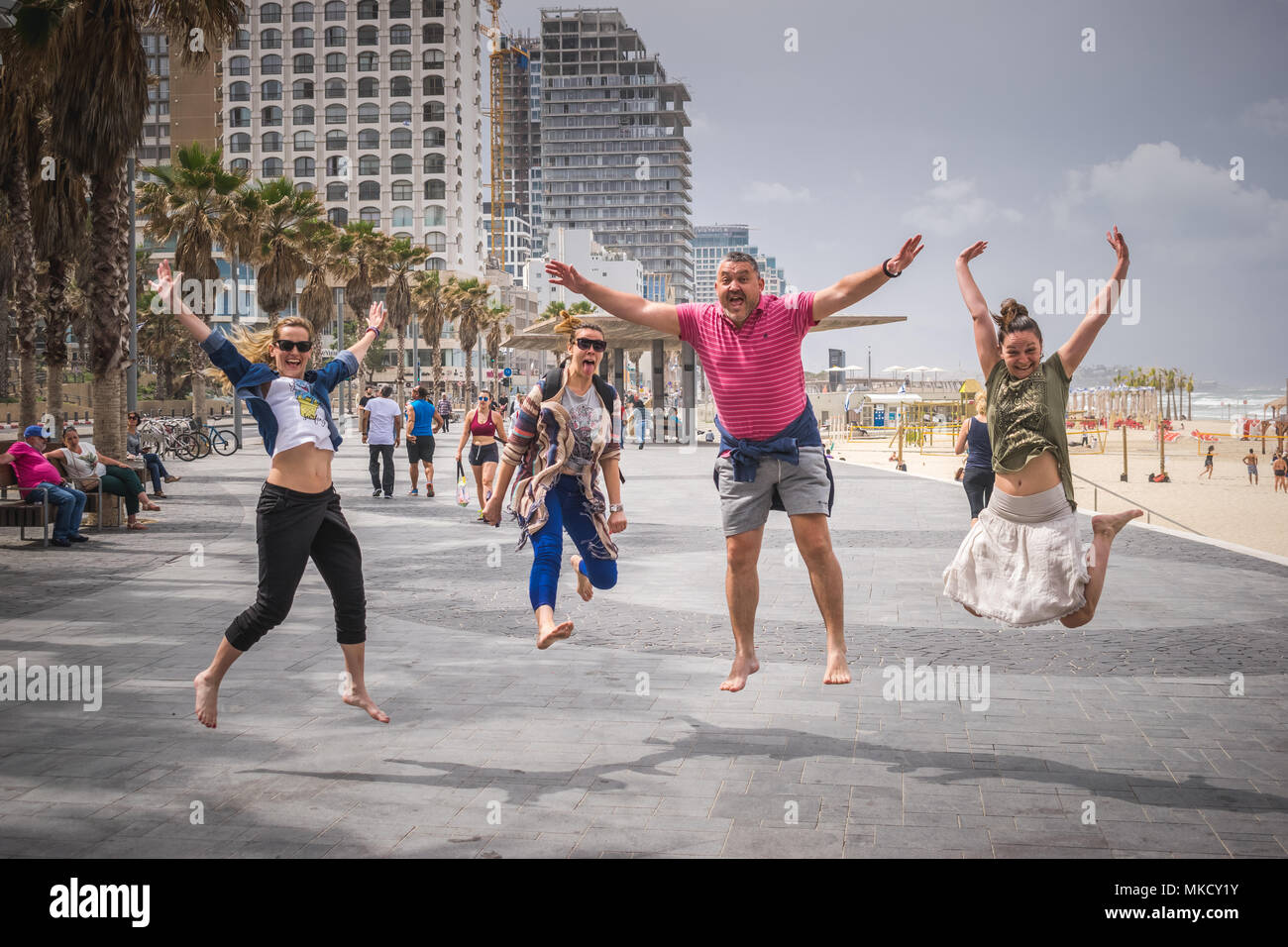 Avere un buon tempo con gli amici in viaggio Foto Stock