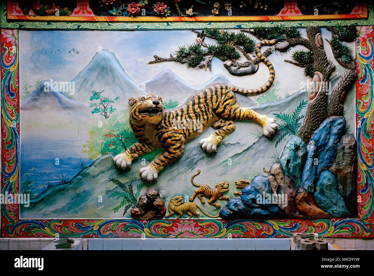 Storia tailandese - Leng Buai Yia La Tempio Sacrario in Chinatown a Bangkok in Tailandia in Asia del sud-est in estremo oriente. Il più antico santuario cinese in Thailandia. Foto Stock