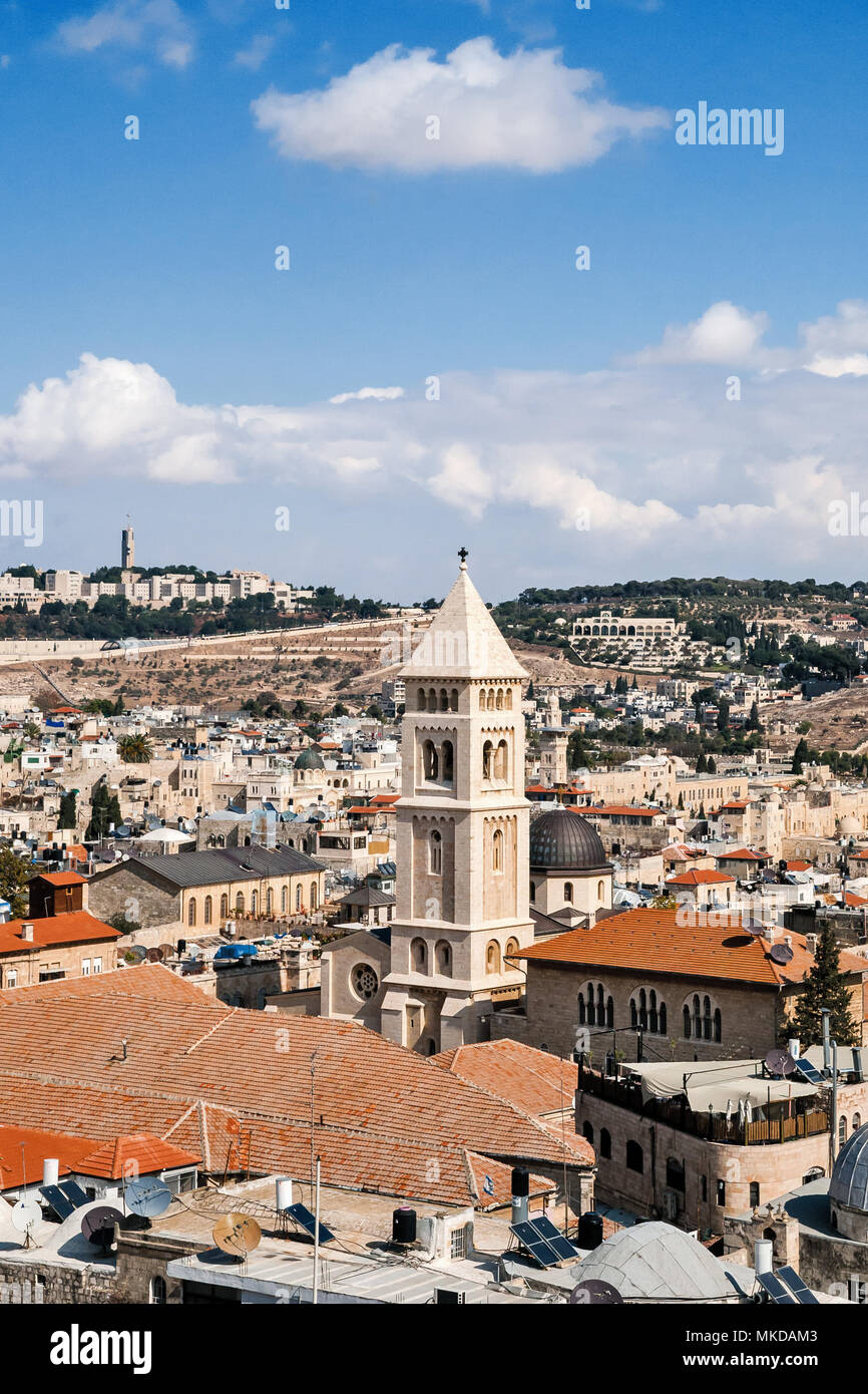 Vista di Gerusalemme con la torre della chiesa del Redentore, Gerusalemme, Israele Foto Stock