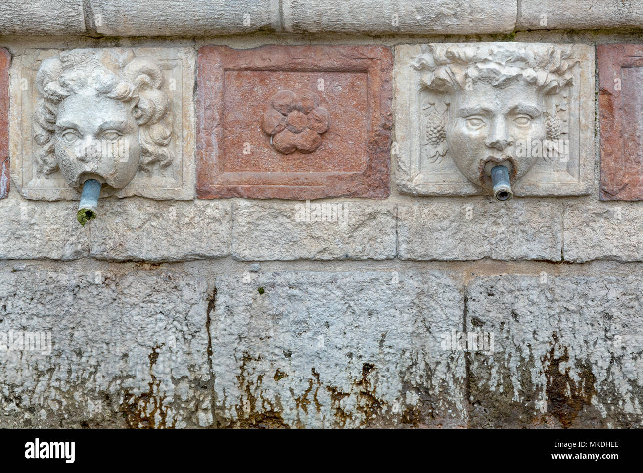 Close up la Fontana delle 99 Cannelle, L' Aquila, Abruzzo, Italia Foto Stock