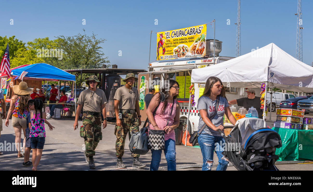 Cinco de Mayo di celebrazione e di El Chupacabras cibo carrello nel Nuovo Messico, Stati Uniti d'America. Foto Stock