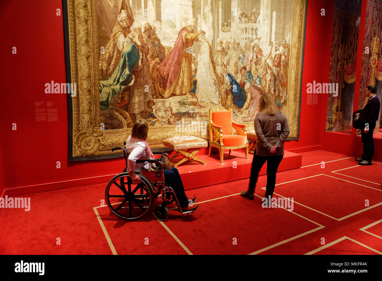 Persone che guardano un arazzo di Napoleone a Montreal Fine Art Museum Foto Stock