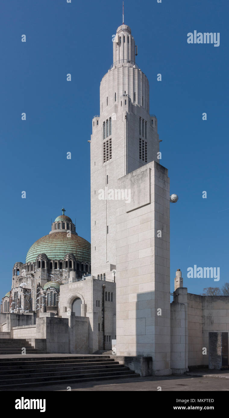 Prima Guerra Mondiale Memorial, Memorial Interallié, chiesa di sinistra Église du Sacré-Coeur et Notre Dame de Lourdes, Liegi, Vallonia Foto Stock