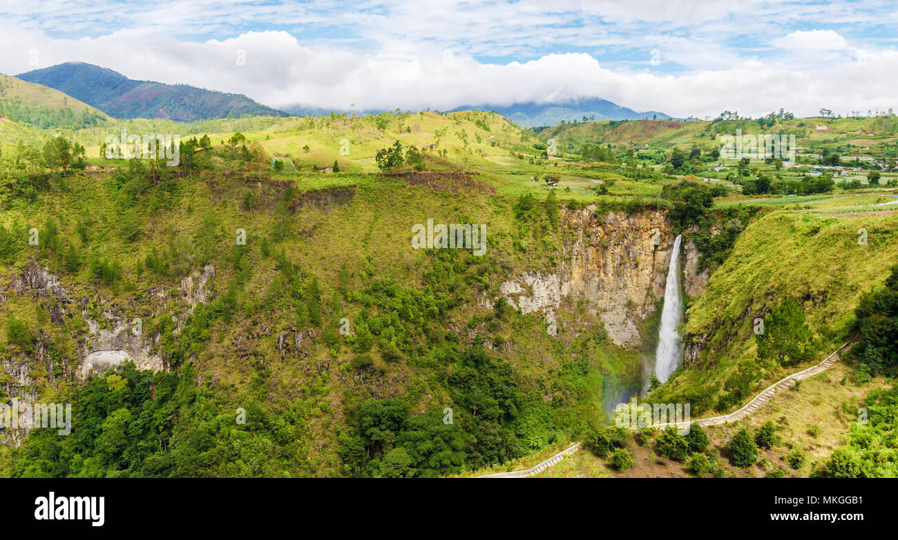 Cascata Sipisopiso nel nord di Sumatra, Indonesia Foto Stock