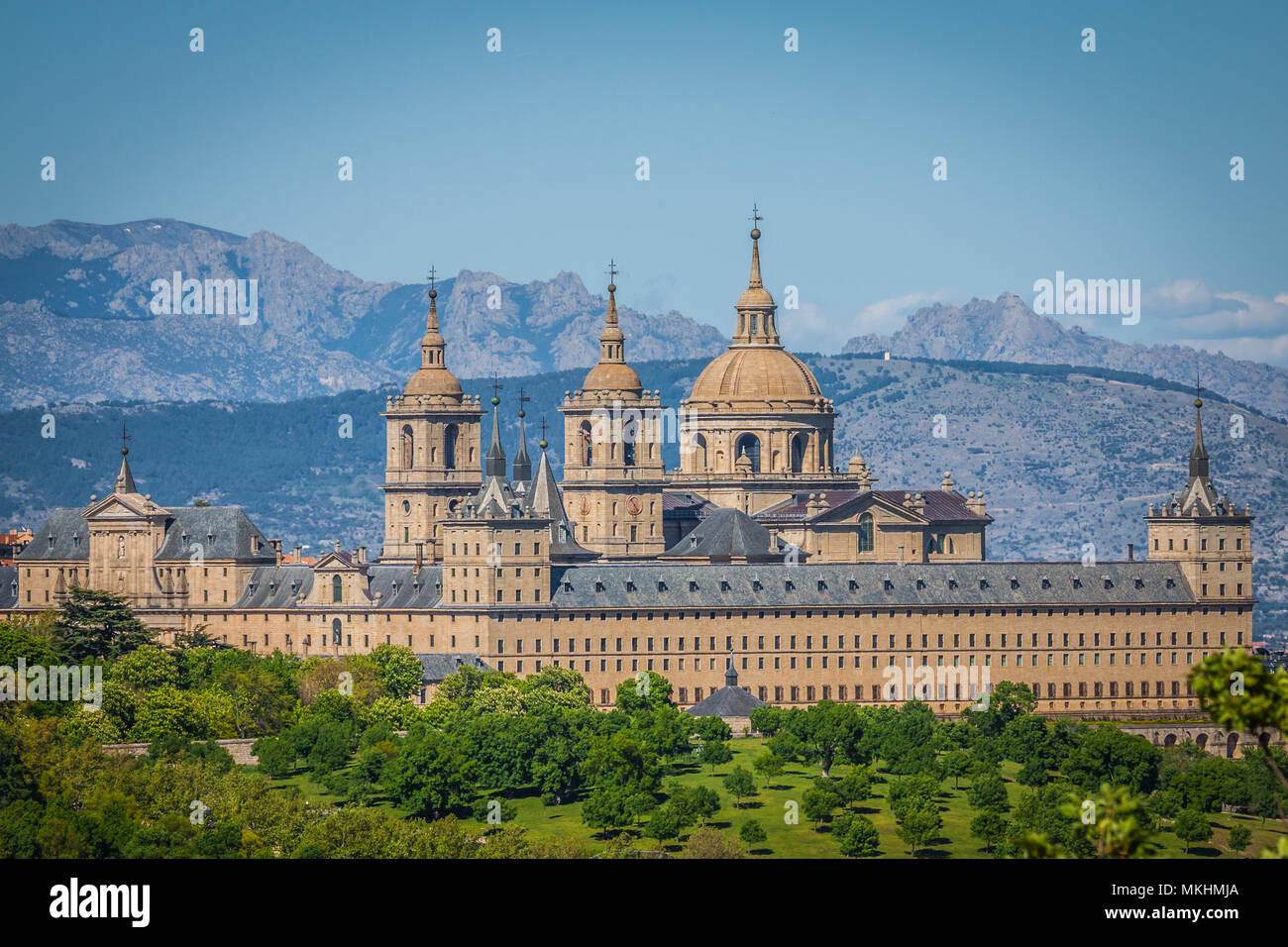 La sede reale di San Lorenzo de El Escorial, residenza storica del Re di Spagna, circa 45 chilometri a nord-ovest di Madrid, in Spagna. Foto Stock