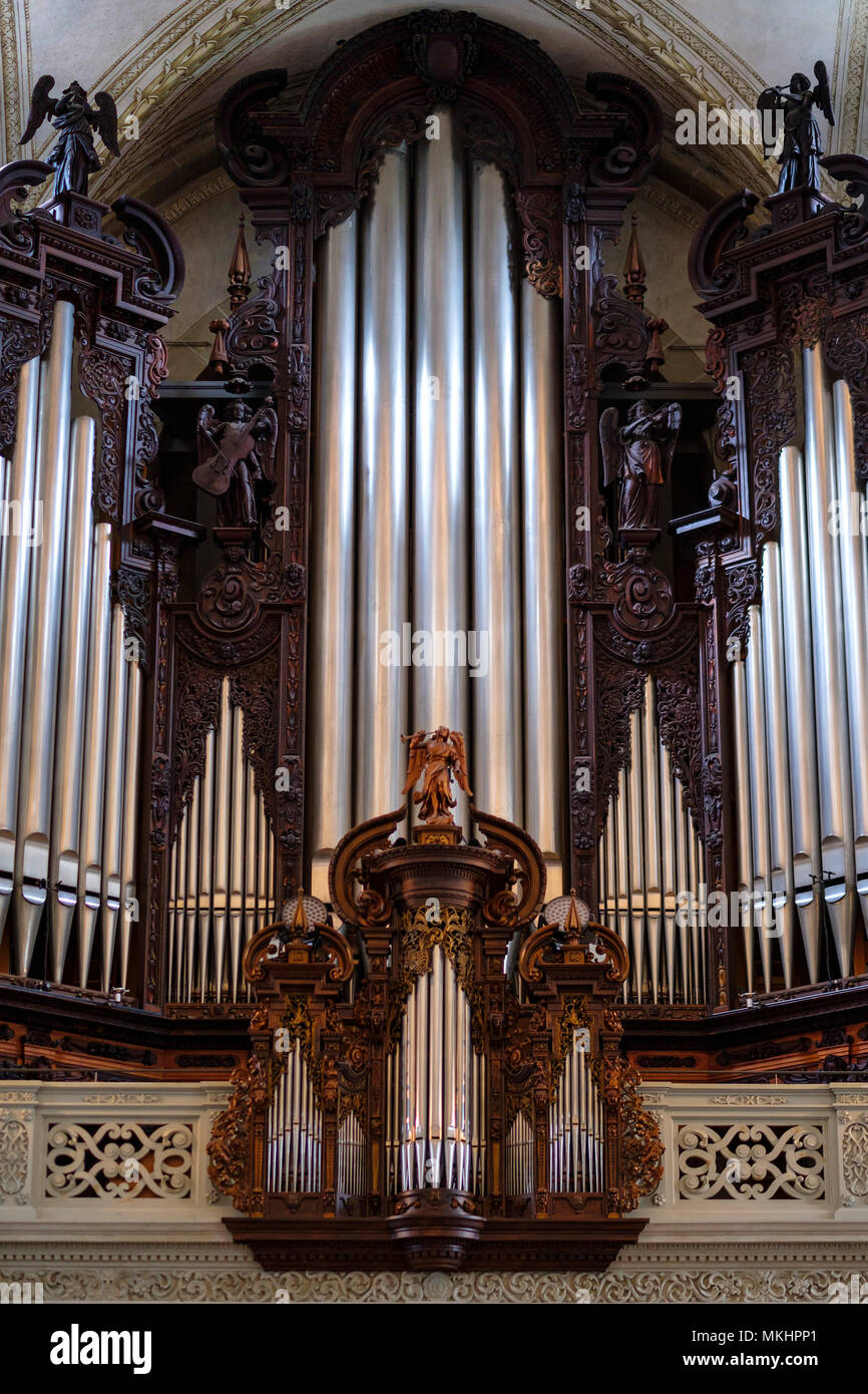 Organo a tubo presso la Chiesa di San Leodegar a Lucerna, Svizzera, Europa Foto Stock