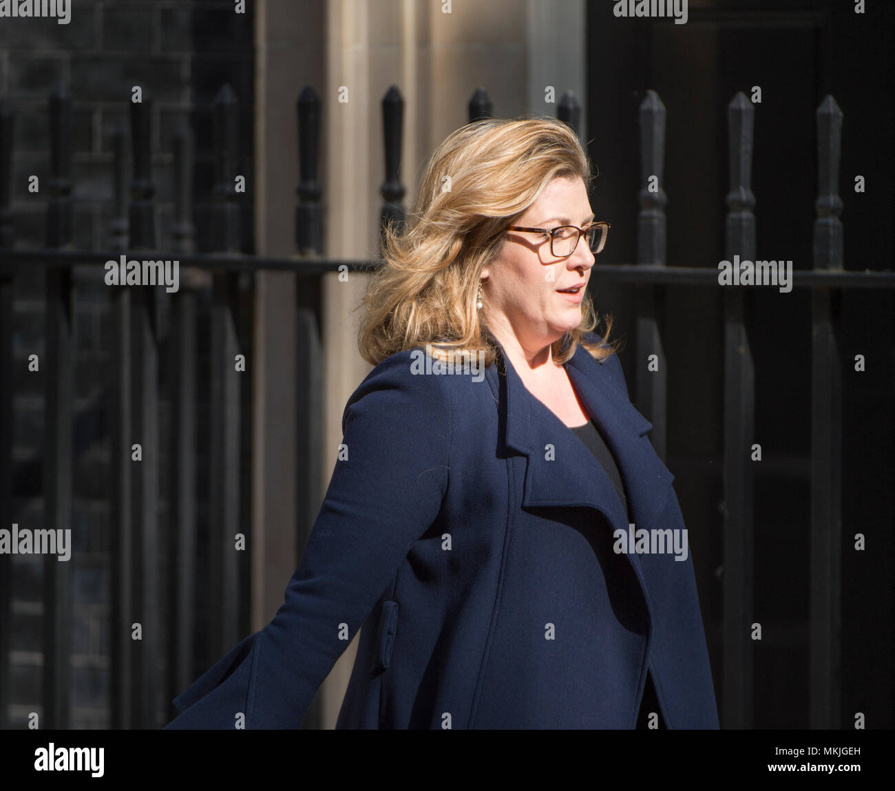 A Downing Street, Londra, Regno Unito. 8 maggio 2018. Penny Mordaunt, Segretario di Stato per lo Sviluppo Internazionale, Sviluppo Internazionale segretario a Downing Street per settimanale riunione del gabinetto. Credito: Malcolm Park/Alamy Live News. Foto Stock
