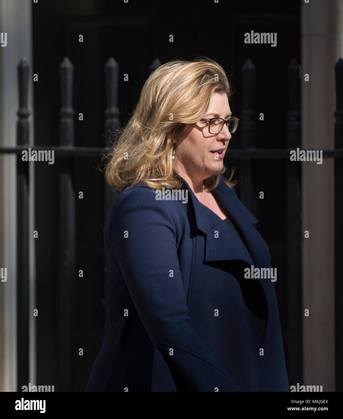 A Downing Street, Londra, Regno Unito. 8 maggio 2018. Penny Mordaunt, Segretario di Stato per lo Sviluppo Internazionale, Sviluppo Internazionale segretario a Downing Street per settimanale riunione del gabinetto. Credito: Malcolm Park/Alamy Live News. Foto Stock