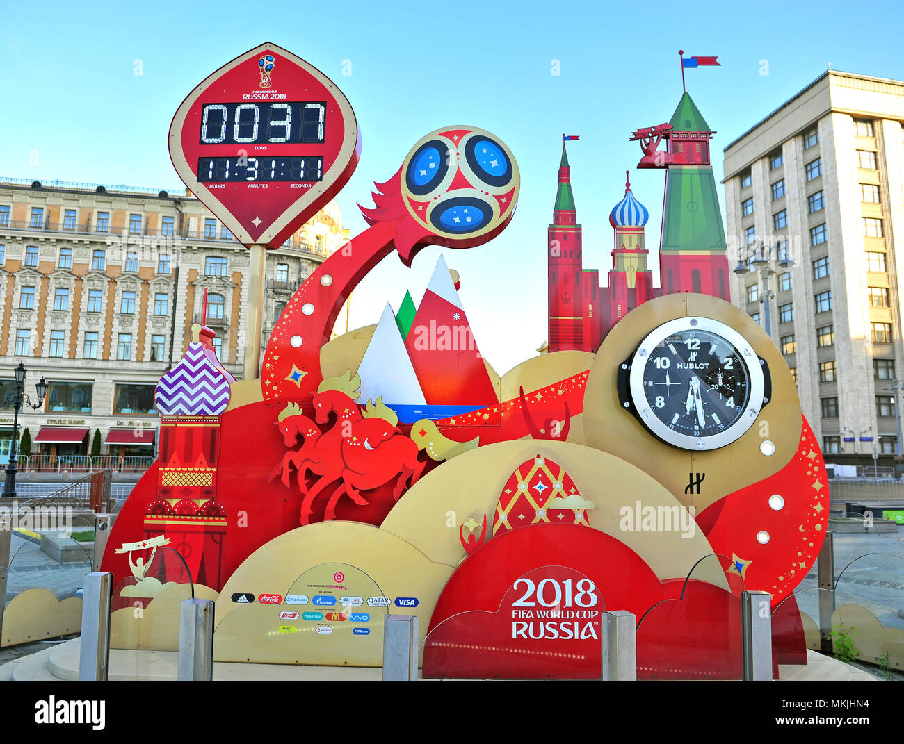 Mosca, Russia - 08 Maggio: conto alla rovescia ufficiale della Coppa del Mondo di Calcio 2018 a Mosca il 8 maggio 2018. Credito: Krasnevsky/Alamy Live News Foto Stock