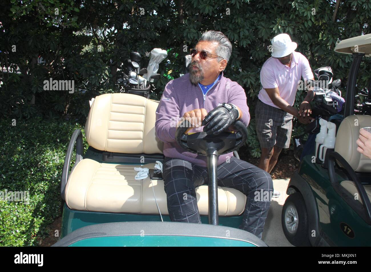 Hollywood, California, USA. Il 6 maggio, 2018. Ho15981CHW.L'undicesima edizione del George Lopez Celebrity Golf Classic beneficiando di George Lopez Foundation .Lakeside Golf Club, Toluca Lake, CA USA.05/07/2018.George Lopez e Samuel L. Jackson . © Clinton H.Wallace/Photomundo International/ Foto Inc Credito: Clinton Wallace/Globe foto/ZUMA filo/Alamy Live News Foto Stock