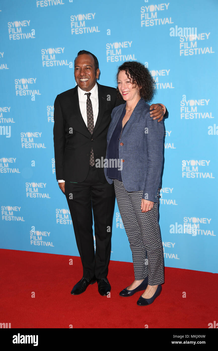 Sydney, Australia. Il 9 maggio 2018. Nashen Moodley, Direttore del Festival e Leigh piccolo Festival, CEO di arrivare sul tappeto rosso per il lancio del Sidney Film Festival 2018 Programma a Sydney Town Hall. Credito: Richard Milnes/Alamy Live News Foto Stock