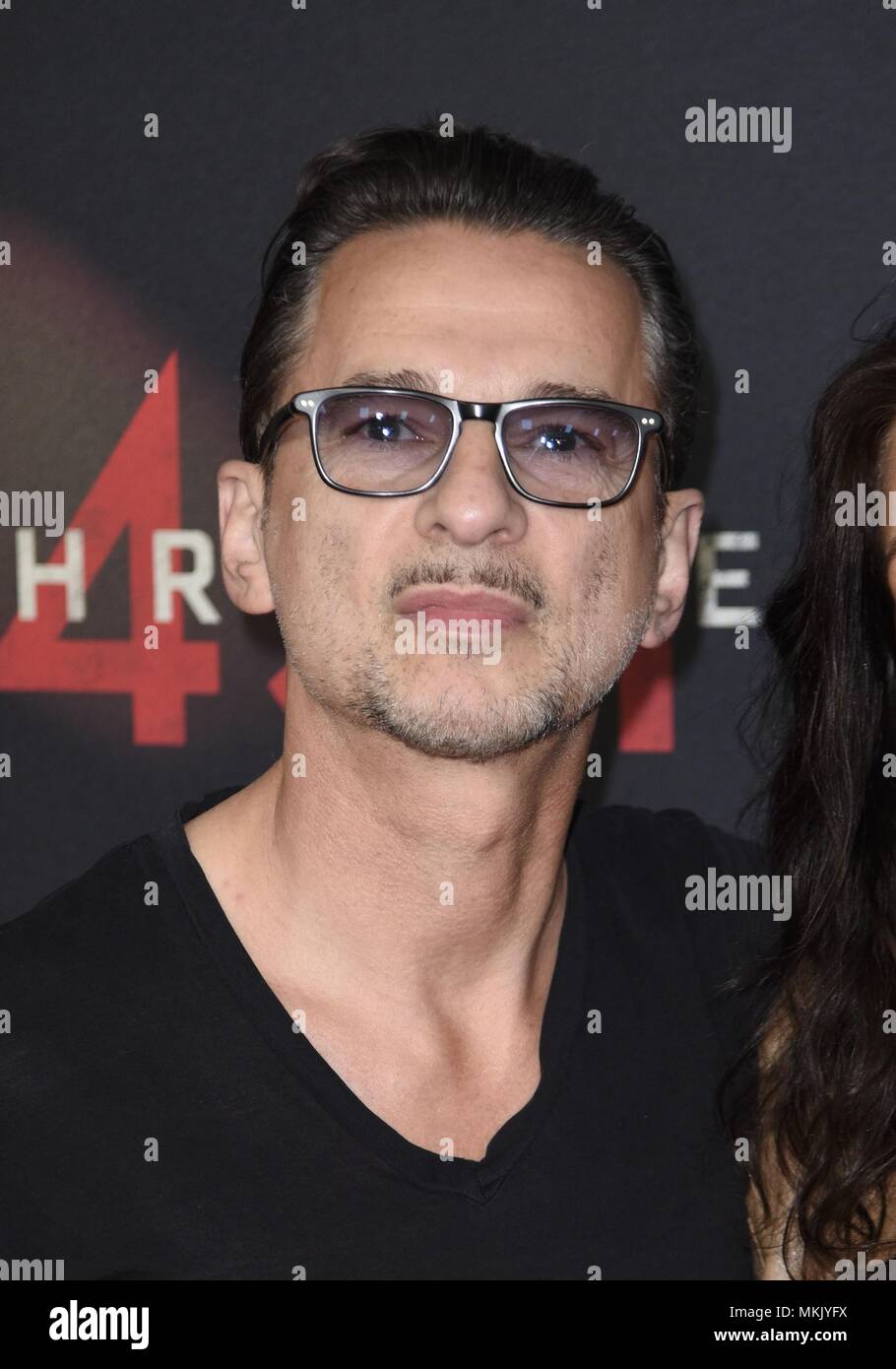 New York, NY, STATI UNITI D'AMERICA. 8 Maggio, 2018. Dave Gahan all'arrivo del HBO Fahrenheit 451 Premiere, Skirball Center for the Performing Arts, New York, NY Maggio 8, 2018. Credito: Everett Collection Inc/Alamy Live News Foto Stock