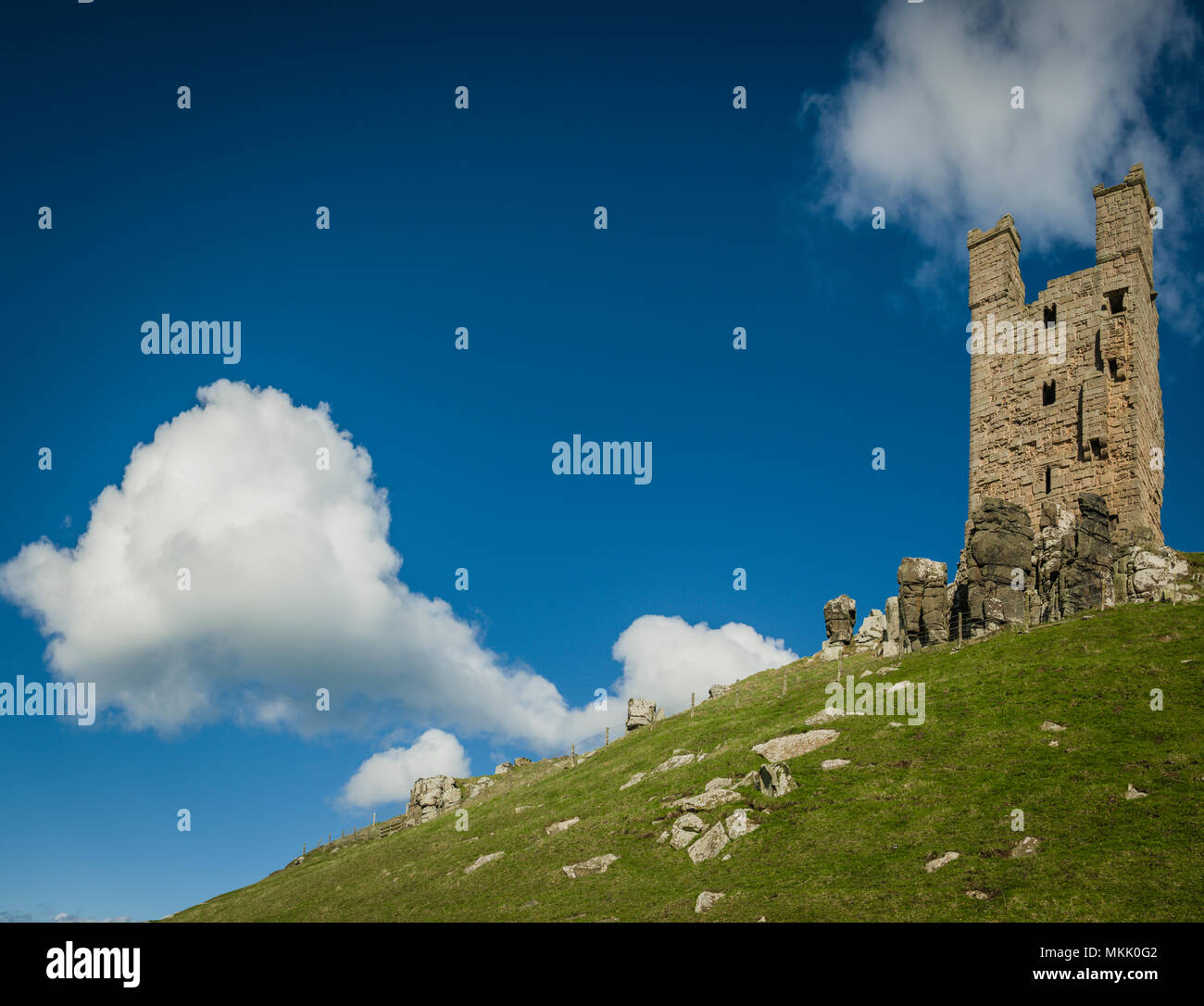 Torre Lilburn, Dunstanburgh Castle, Northumberland, Regno Unito. Foto Stock