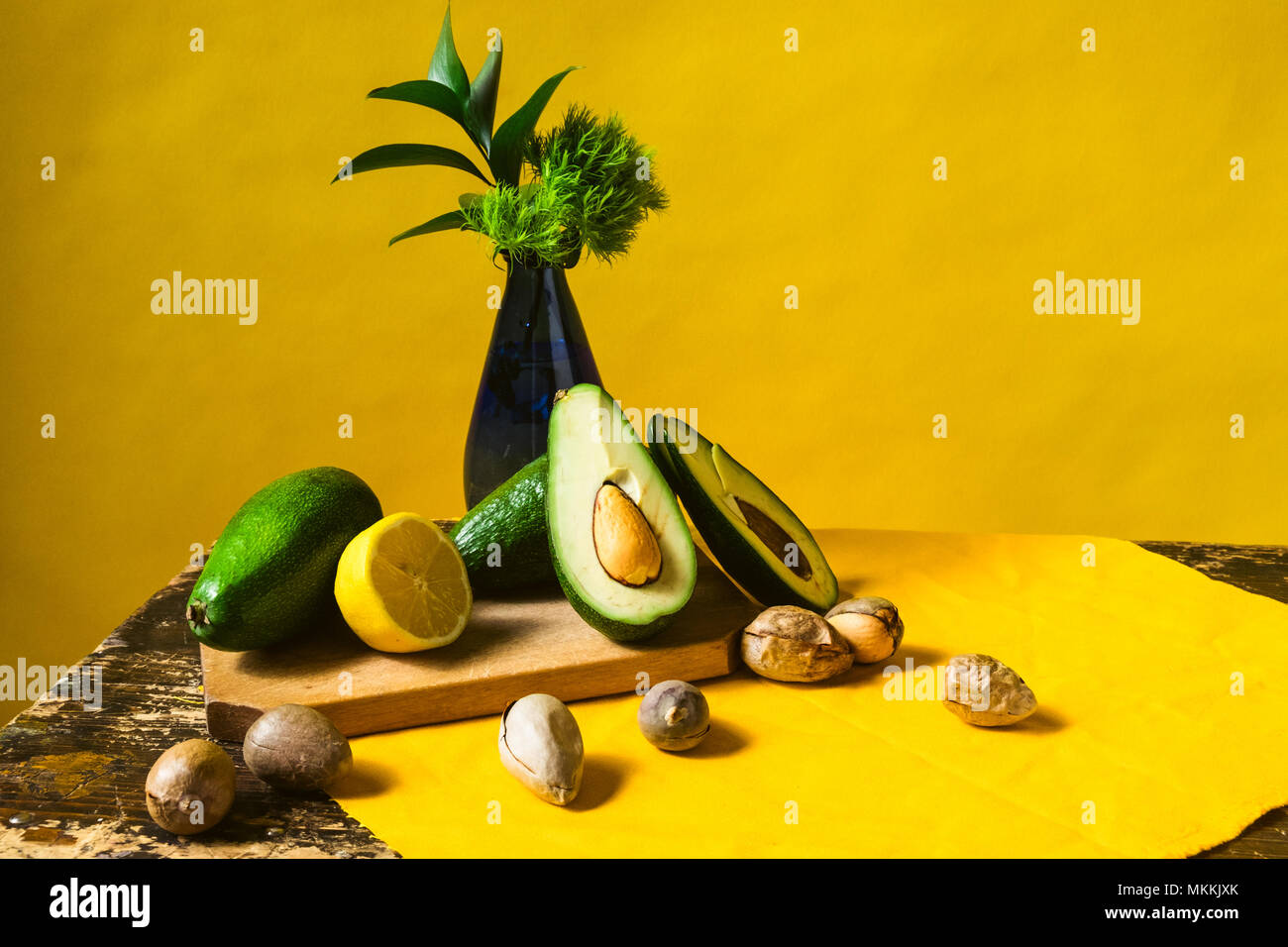 Avokados, avokado semi e limone ancora file. Foto Stock
