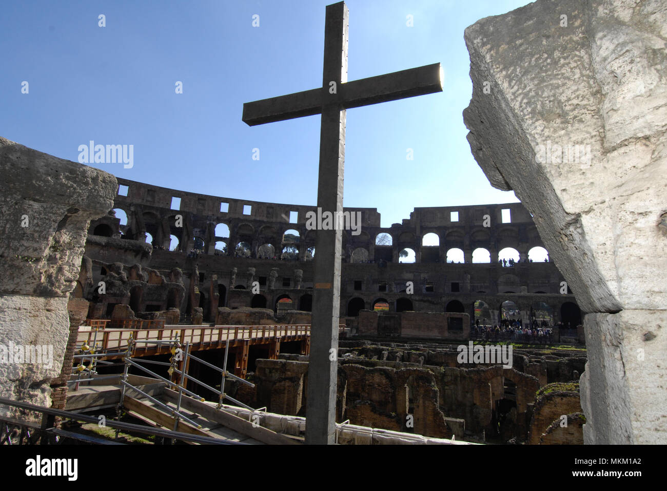 Santa Croce nel Colosseo, Roma, Lazio, Italia, Europa / Roma | Heiliges  Kreuz im Kolosseum, Rom Lazio, Italien, Europa / Rom Foto stock - Alamy