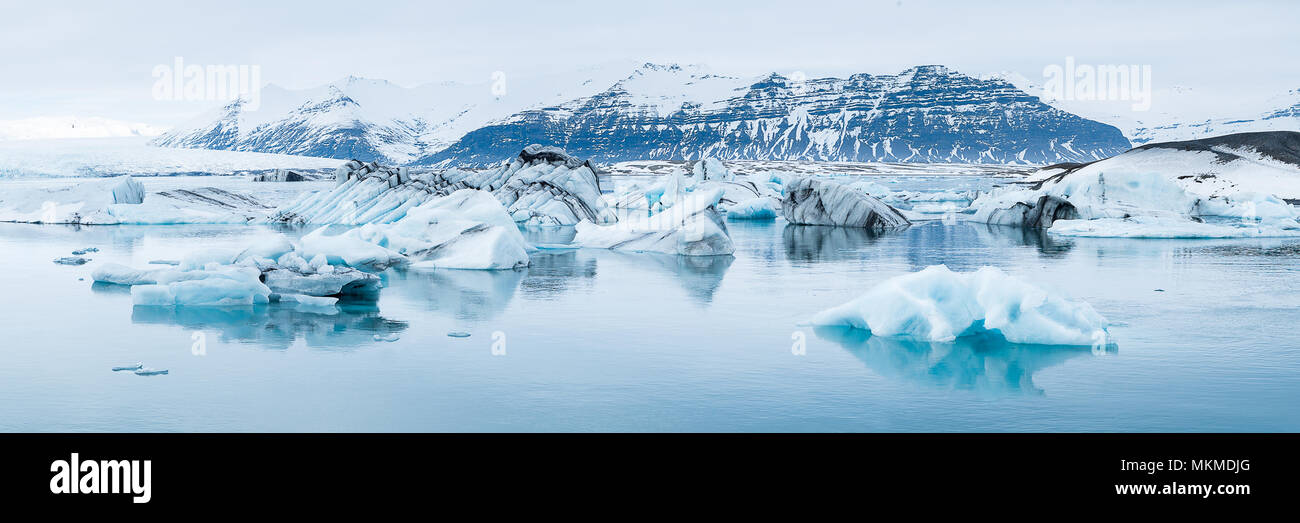 Lago Glaciar con gli iceberg Foto Stock