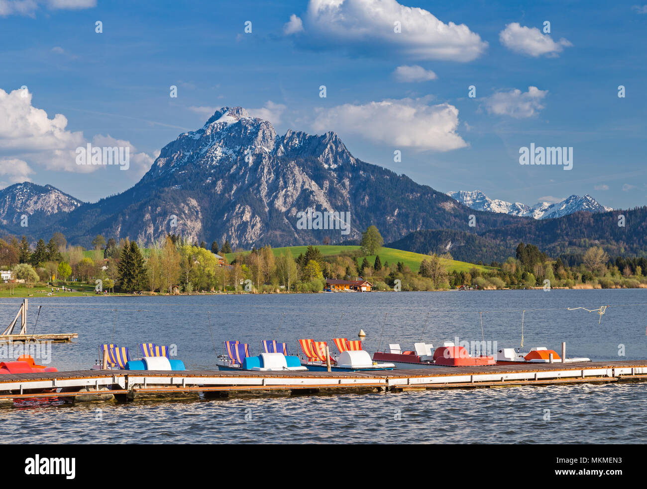 Lago Hopfensee vicino a Füssen, Baviera, Germania Foto Stock