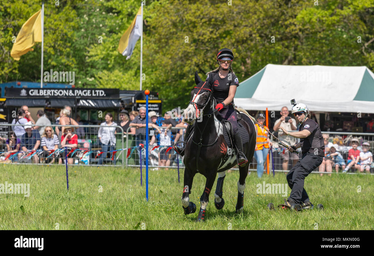 Netley Marsh, Hampshire, Regno Unito. Il 6 maggio 2018. Il primo giorno, dei due giorni di manifestazione, Hampshire Game & Country Fair attrae folle su una calda giornata di sole. Foto Stock