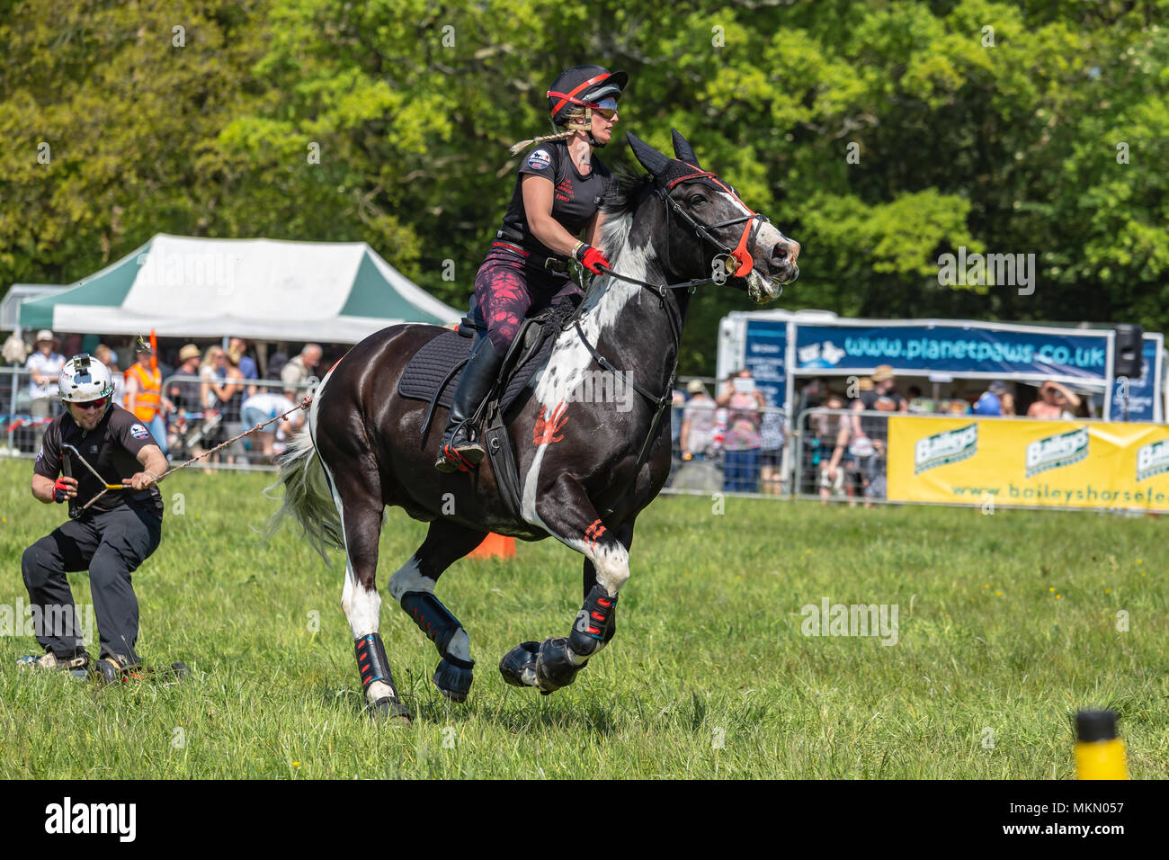 Netley Marsh, Hampshire, Regno Unito. Il 6 maggio 2018. Il primo giorno, dei due giorni di manifestazione, Hampshire Game & Country Fair attrae folle su una calda giornata di sole. Foto Stock
