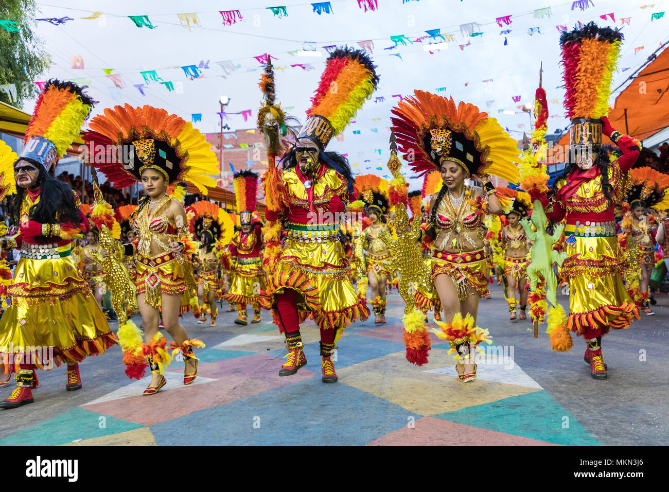 ORURO, BOLIVIA - 10 febbraio 2018: ballerini al carnevale di Oruro in Bolivia, dichiarata dall'UNESCO mondo culturale Heritag il 10 febbraio 2018 a Oruro, Bolivi Foto Stock