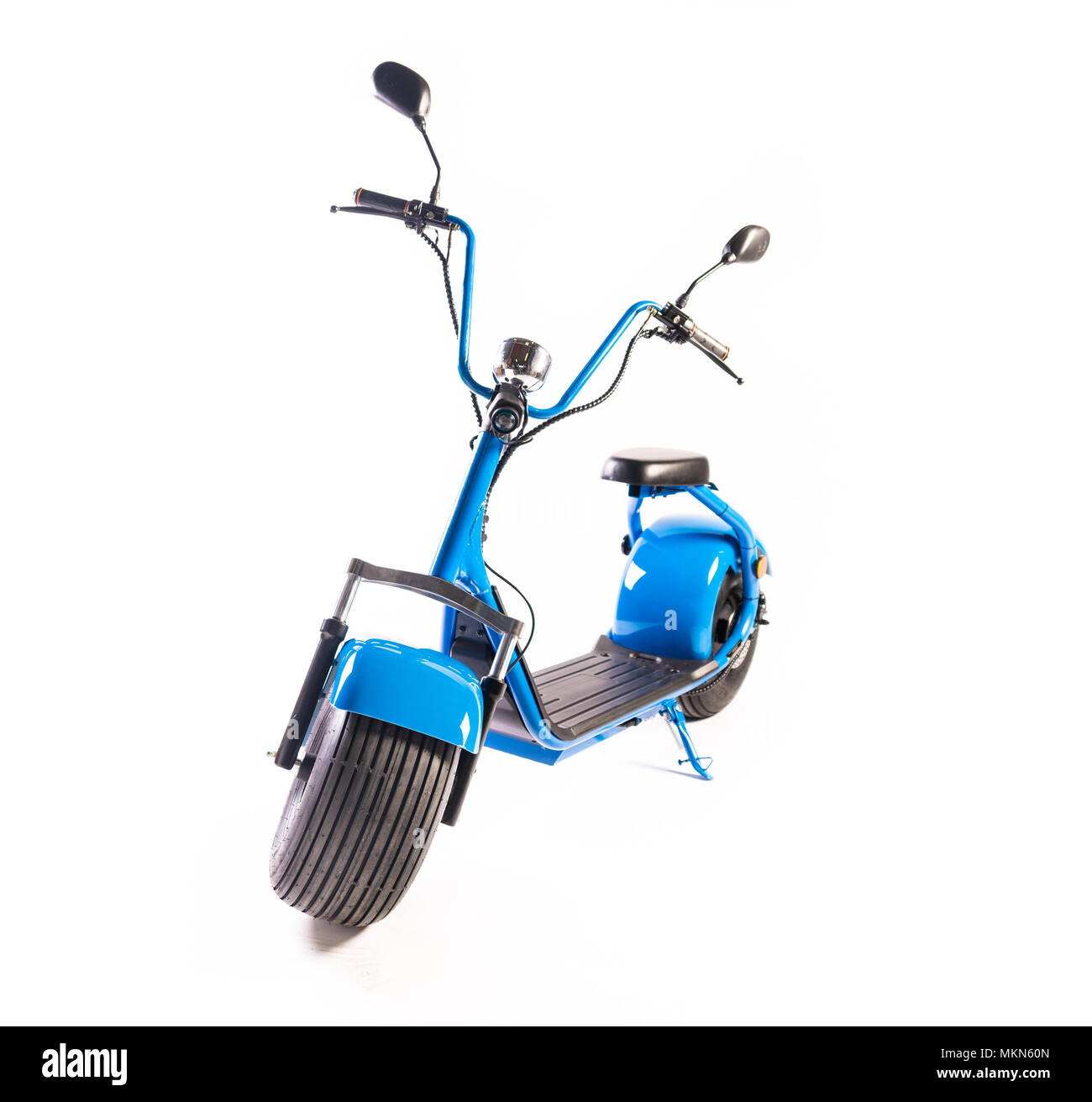 Chiusura del veicolo elettrico scooter e moto isolato su sfondo bianco Foto Stock