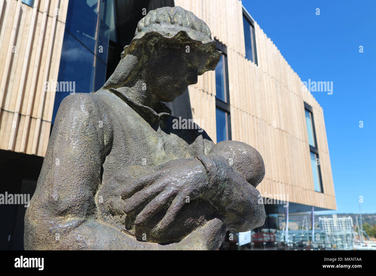 Sculture pubbliche l'installazione 'orme verso la libertà " da Rowan Gillespie a Hobart, in Tasmania, Australia. Foto Stock